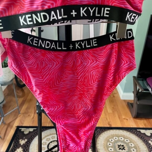 Kendall + Kylie 2 Piece & Sarong Cover Up Red 3 Pc Set Size Medium - Picture 9 of 16